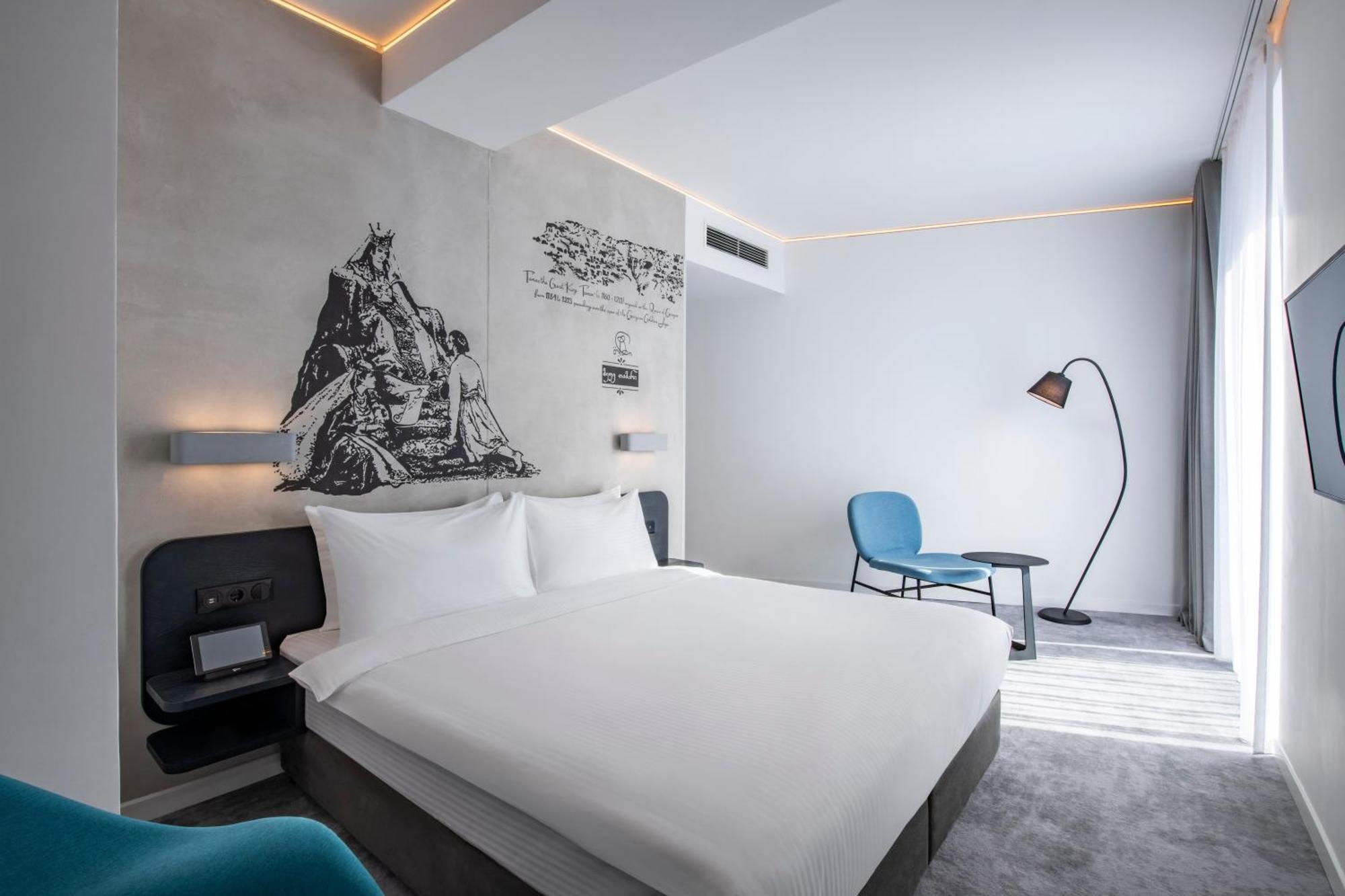 Готель Golden Tulip Design Тбілісі Номер фото