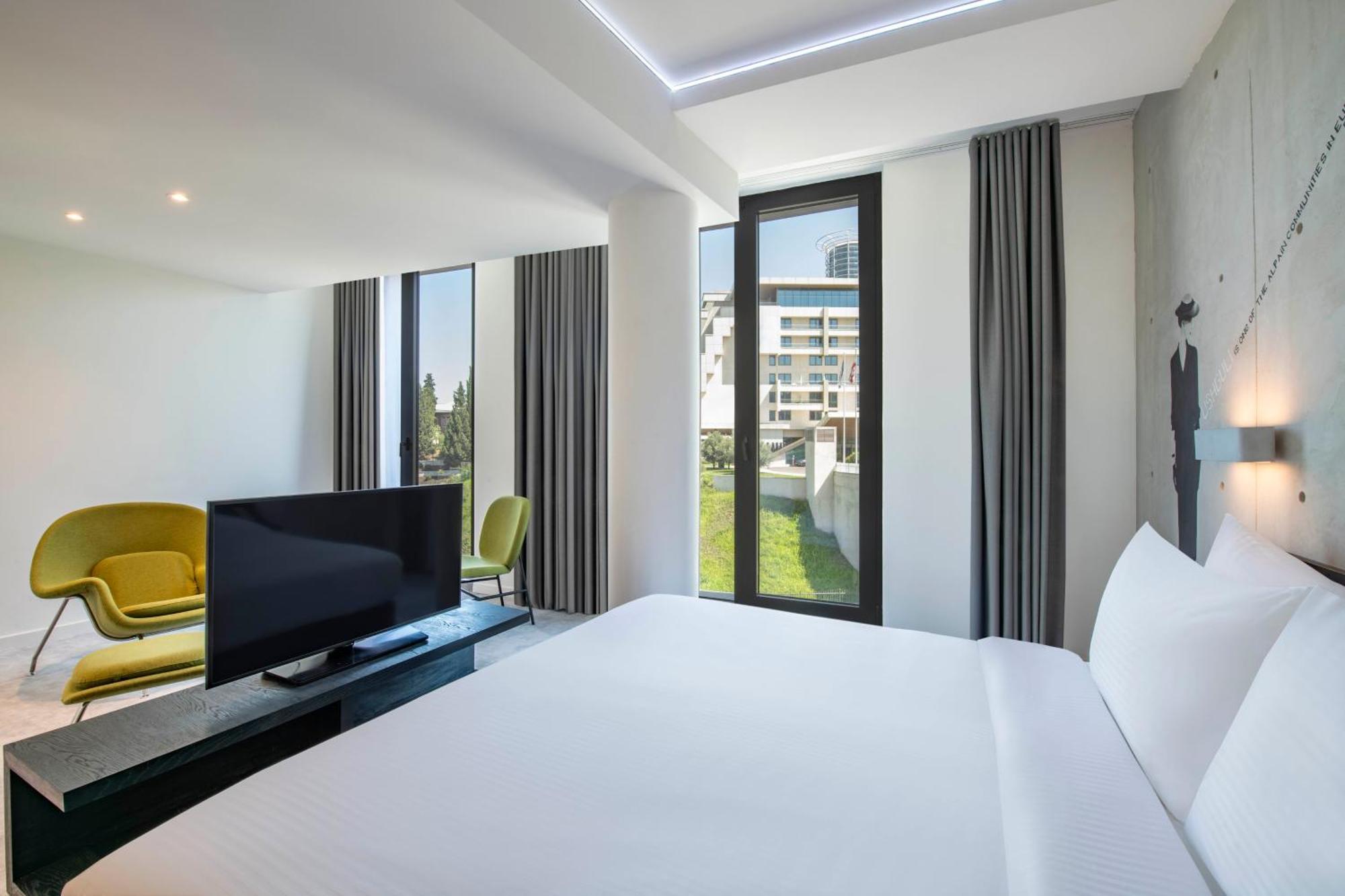 Готель Golden Tulip Design Тбілісі Номер фото